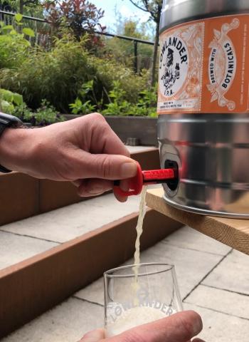 lowlander tappen uit een vaatje